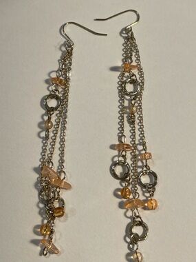 ✔️✔️Delicate Gold-Tone Drop Earrings with Peach Beads